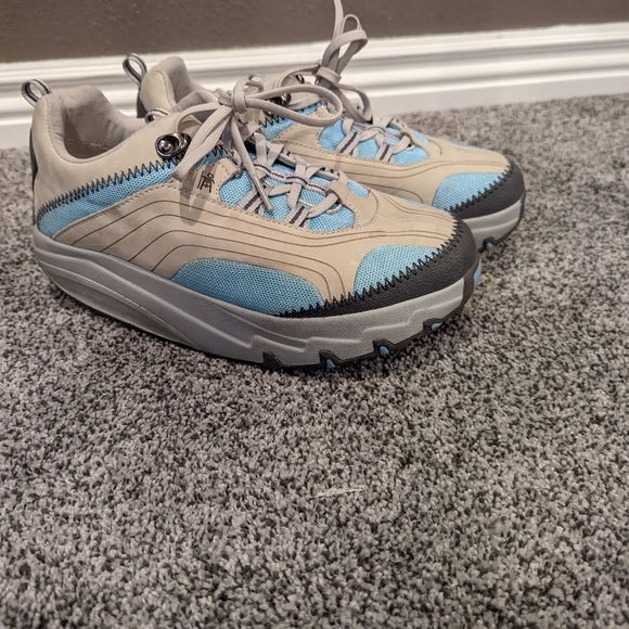 MBT Rocker Shoes - Picture 2 of 9